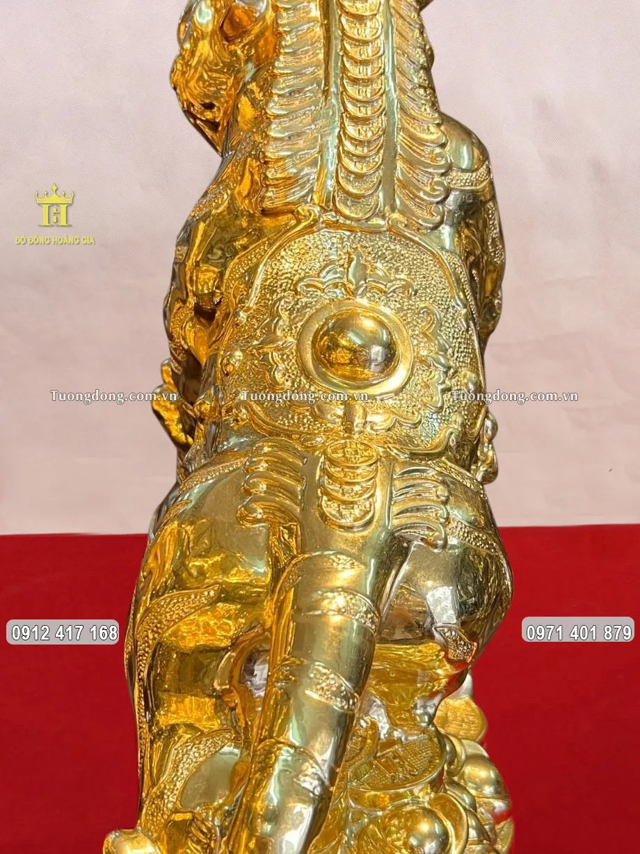 Họa tiết hoa văn trên lưng Hổ được chạm sắc nét